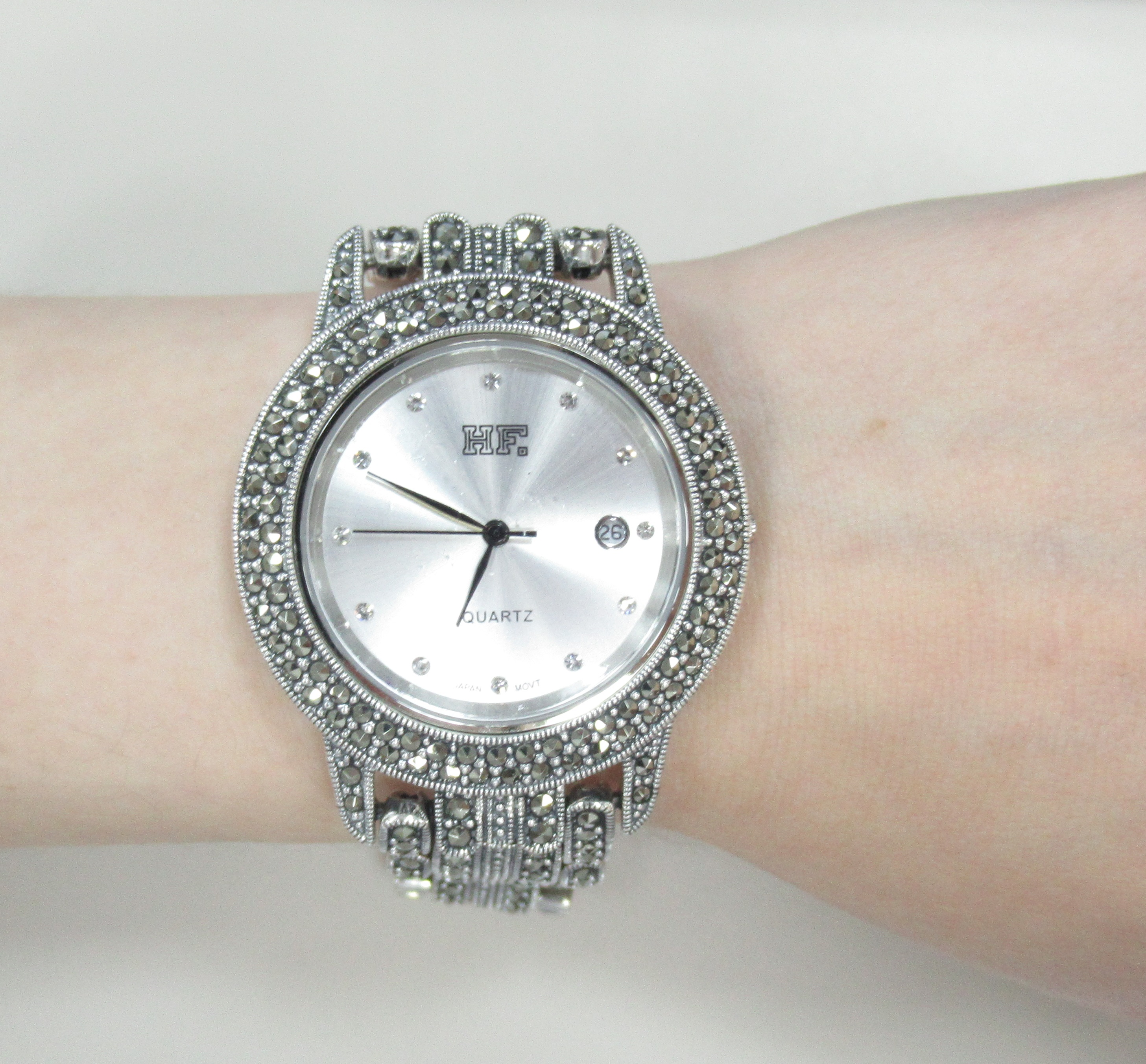 Серебряные часы с марказитами